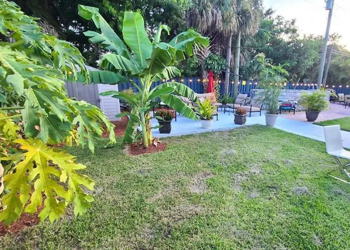 Palm Springs 3-Bedroom 2-Bath 5 Miles To The Beach