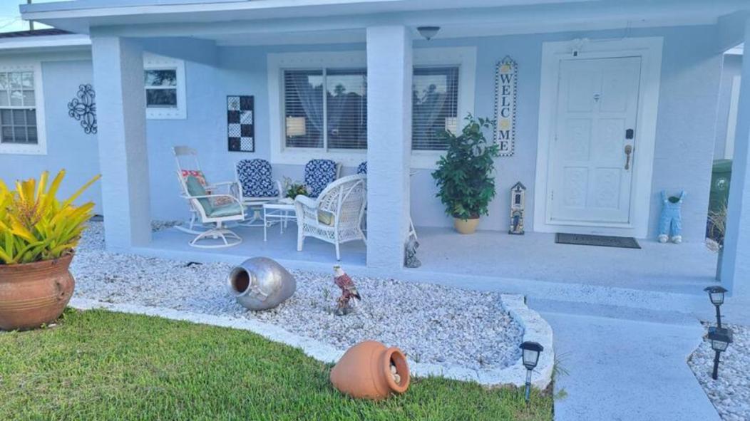 Palm Springs 3-bedroom 2-bath 5 Miles To The *