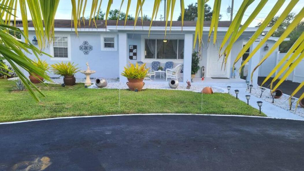 Palm Springs 3-bedroom 2-bath 5 Miles To The *