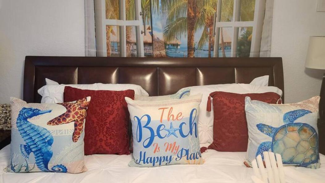 Palm Springs 3-bedroom 2-bath 5 Miles To The * Lake Worth Beach