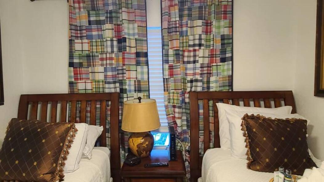 Palm Springs 3-bedroom 2-bath 5 Miles To The Hébergement de vacances