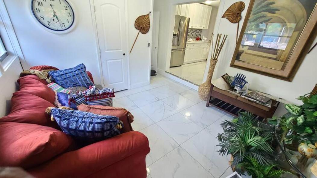 Palm Springs 3-bedroom 2-bath 5 Miles To The *