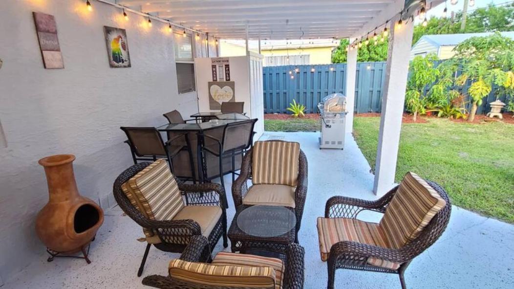 Palm Springs 3-bedroom 2-bath 5 Miles To The Hébergement de vacances Lake Worth Beach