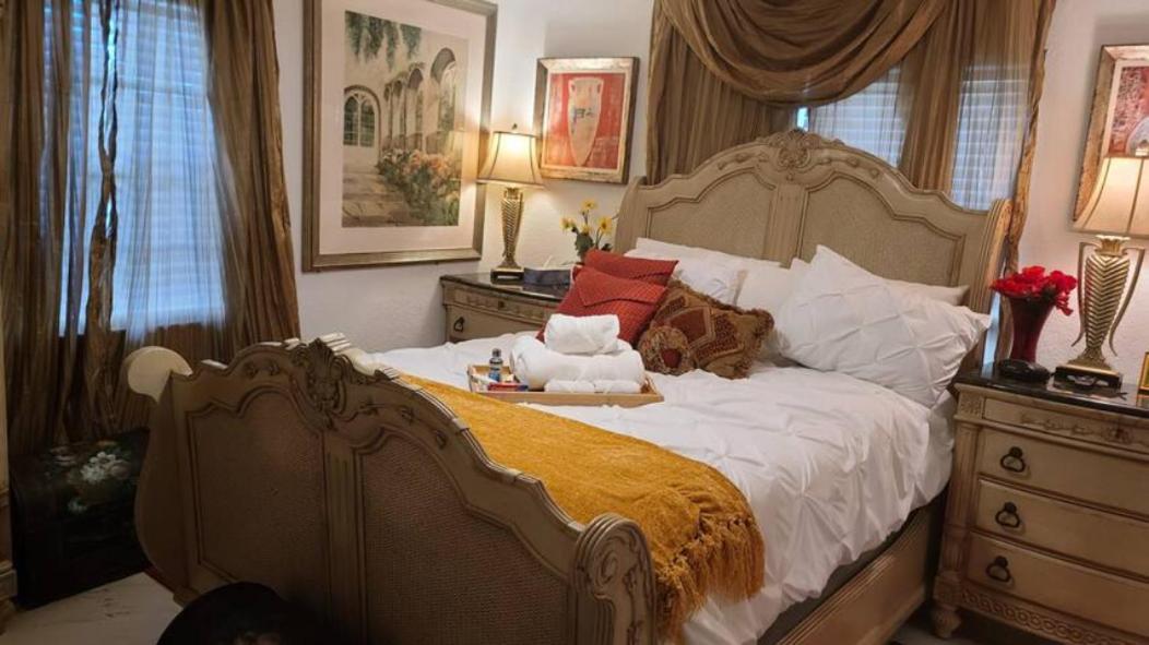Palm Springs 3-bedroom 2-bath 5 Miles To The *