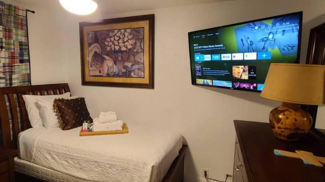 Palm Springs 3-bedroom 2-bath 5 Miles To The *