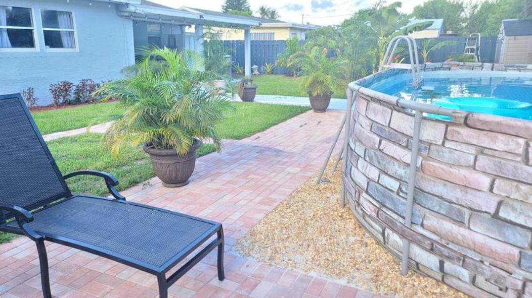 Palm Springs 3-bedroom 2-bath 5 Miles To The Hébergement de vacances Lake Worth Beach