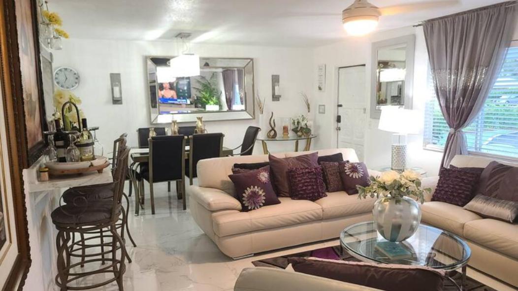 Palm Springs 3-bedroom 2-bath 5 Miles To The * Lake Worth Beach