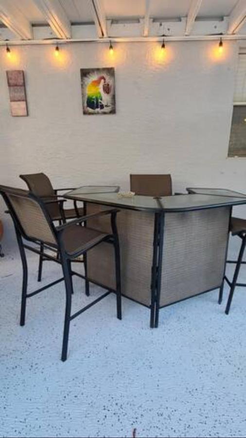 Palm Springs 3-bedroom 2-bath 5 Miles To The