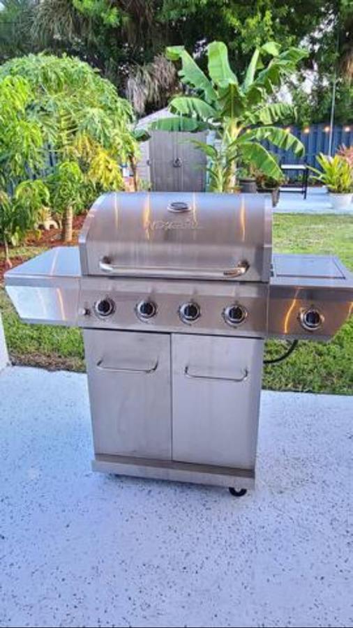 Palm Springs 3-bedroom 2-bath 5 Miles To The * Lake Worth Beach