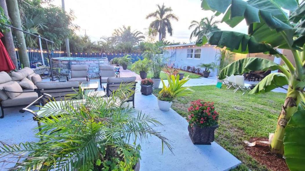Hébergement de vacances Palm Springs 3-bedroom 2-bath 5 Miles To The Lake Worth Beach